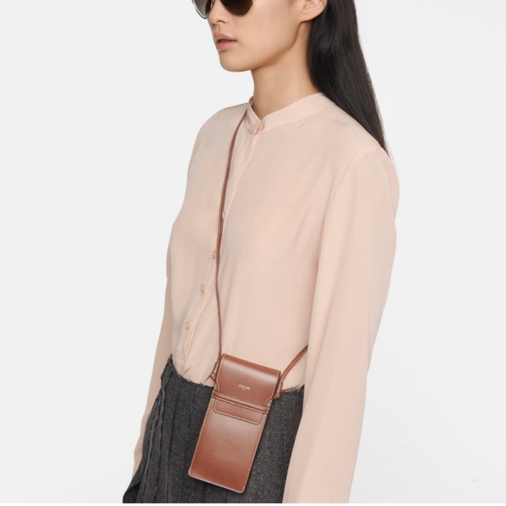 SUNGLASSES POUCH IN TRIOMPHE CANVAS AND LAMBSKIN
TAN